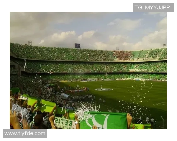 足球传奇齐聚一堂 荣耀时刻见证历史巨星风采